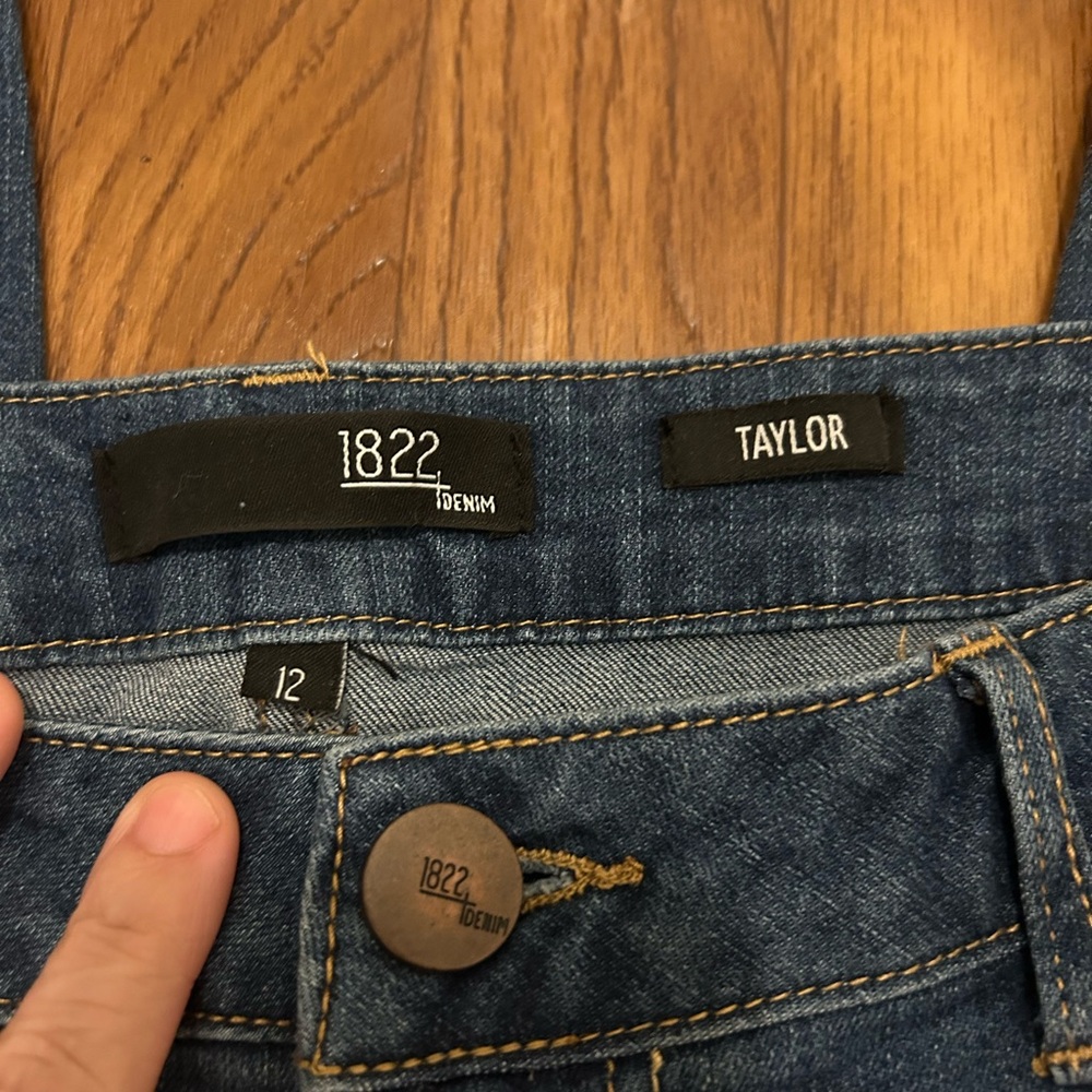 1822 Denim Taylor Jeans - Picture 3 of 4